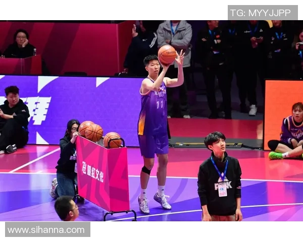 足球队员在CBA看球视频:两项运动迷的共鸣时刻